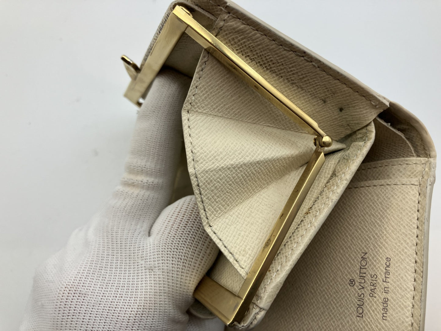 Louis Vuitton Damier Azur White Bi-fold Wallet Compact Wallet 13.5x9.5cm M61676 Clasp