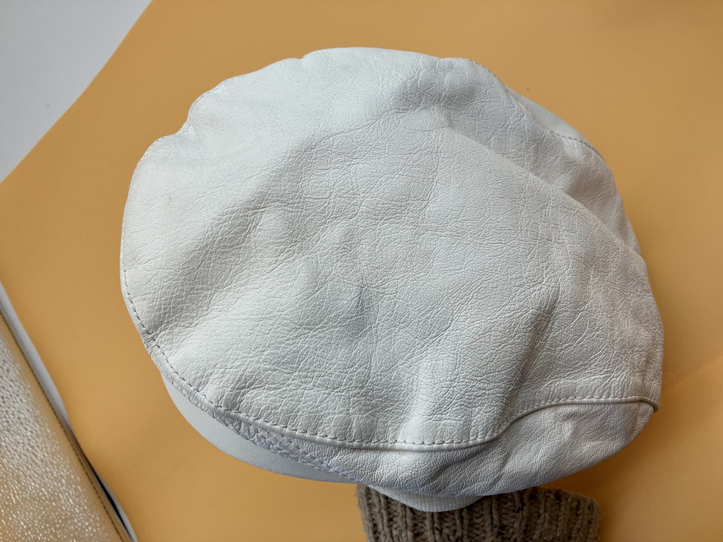 Gucci 155578 Hunting Cap, Lambskin, White, Size L (Head circumference: 56cm) with bag .