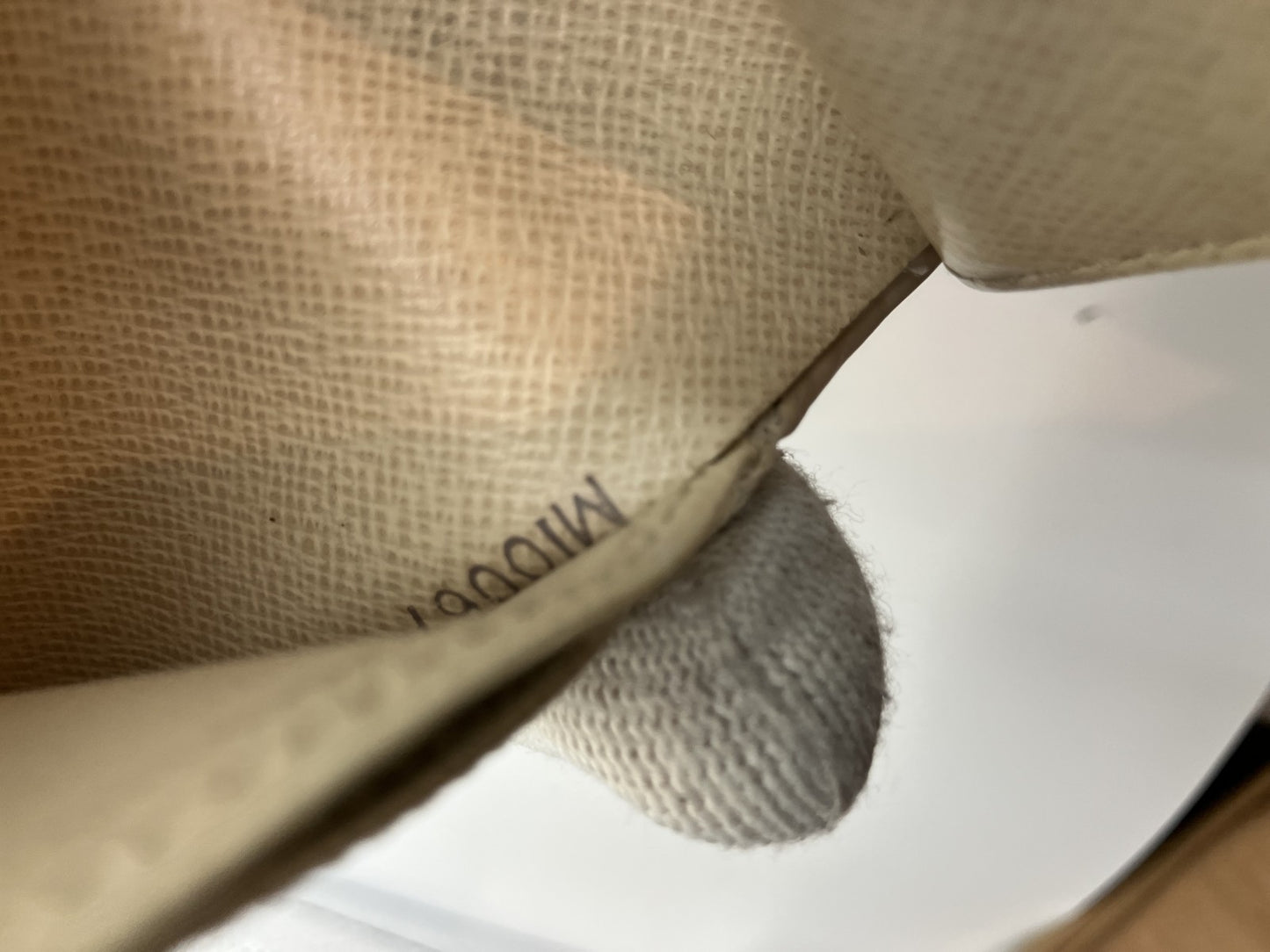 Louis Vuitton Damier Azur White Bi-fold Wallet Compact Wallet 13.5x9.5cm M61676 Clasp