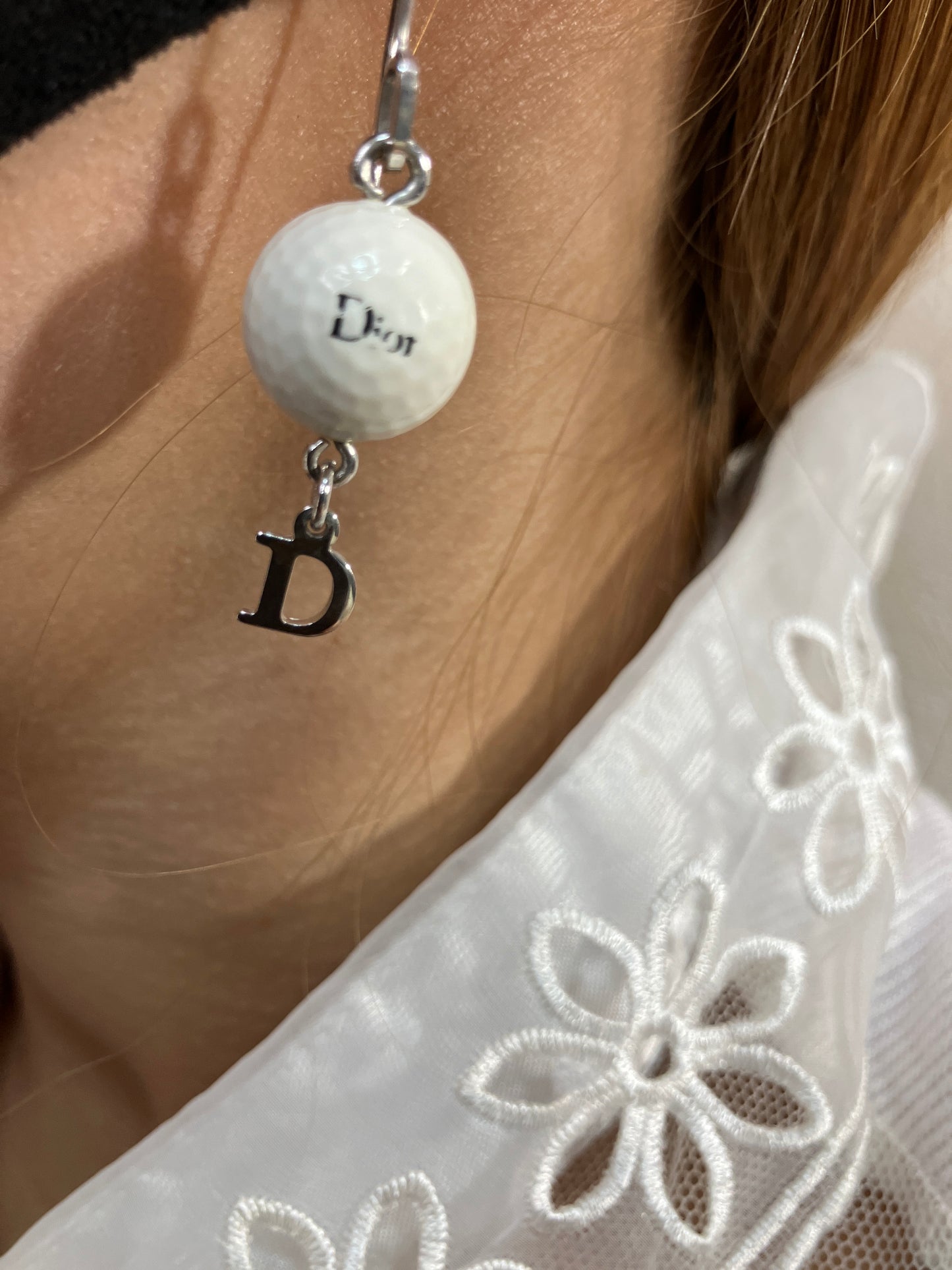 Ｃｈｒｉｓｔｉａｎ Ｄｉｏｒ ピアス ホワイト＆シルバー 送料無料