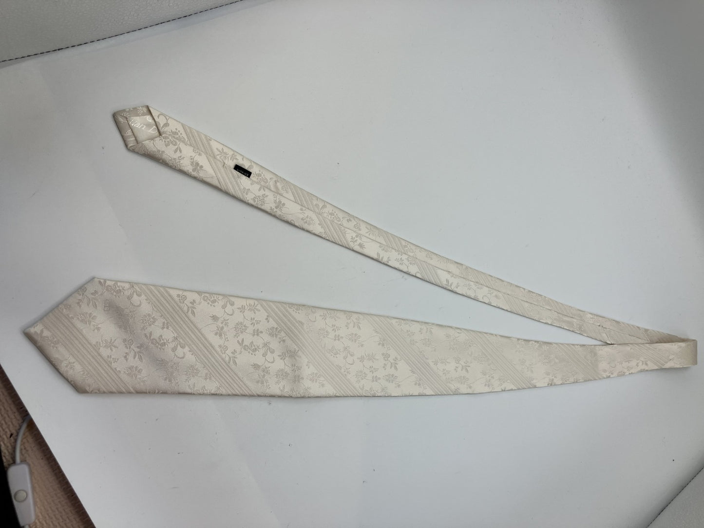 Ｃｈｒｉｓｔｉａｎ Ｄｉｏｒ ネクタイ幅9ｃｍ（3.54インチ）ホワイト 送料無料