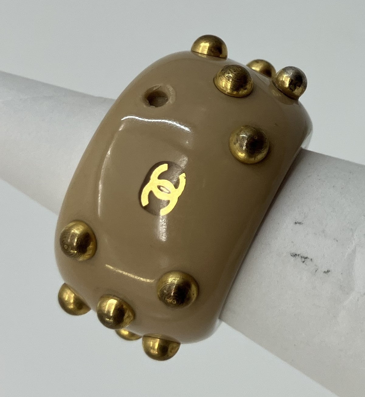 CHANEL Vintage Studded Beige Plastic Ring 窶・Size JP 12 / US 6.5 / EU 52 窶・Authentic Pre-owned