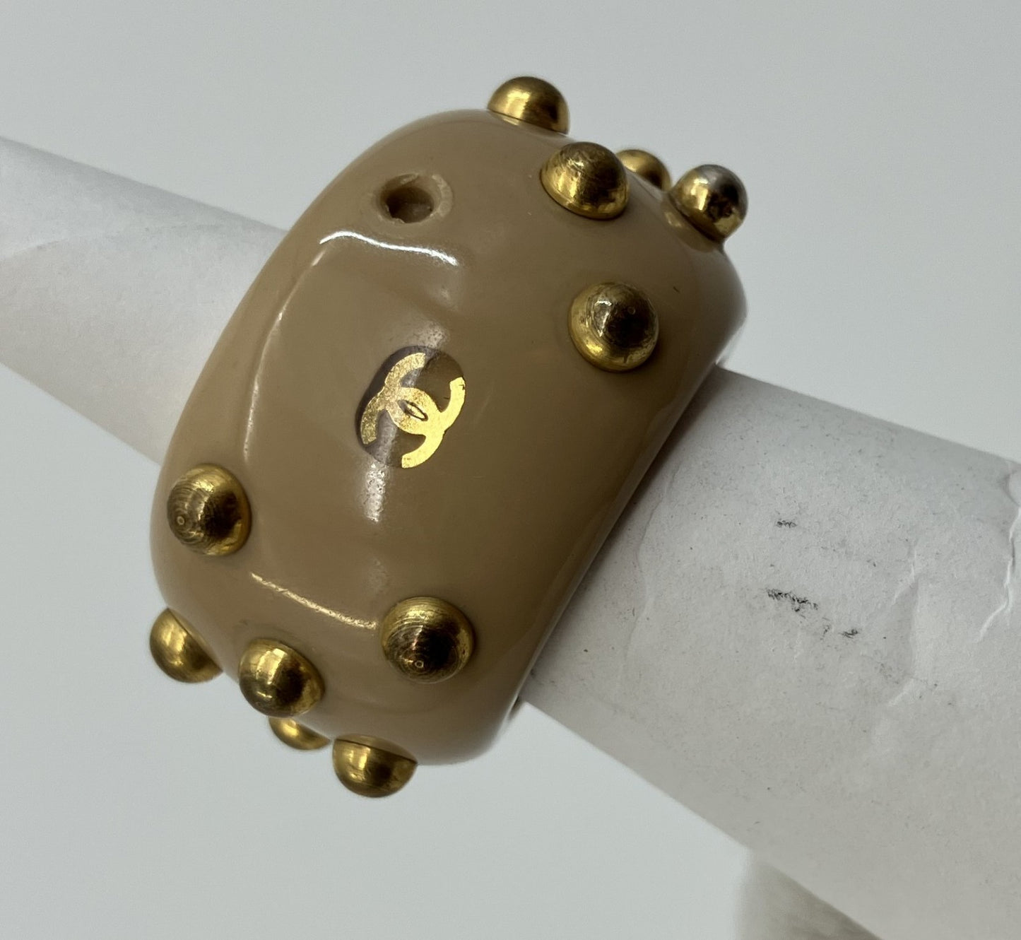 CHANEL Vintage Studded Beige Plastic Ring 窶・Size JP 12 / US 6.5 / EU 52 窶・Authentic Pre-owned