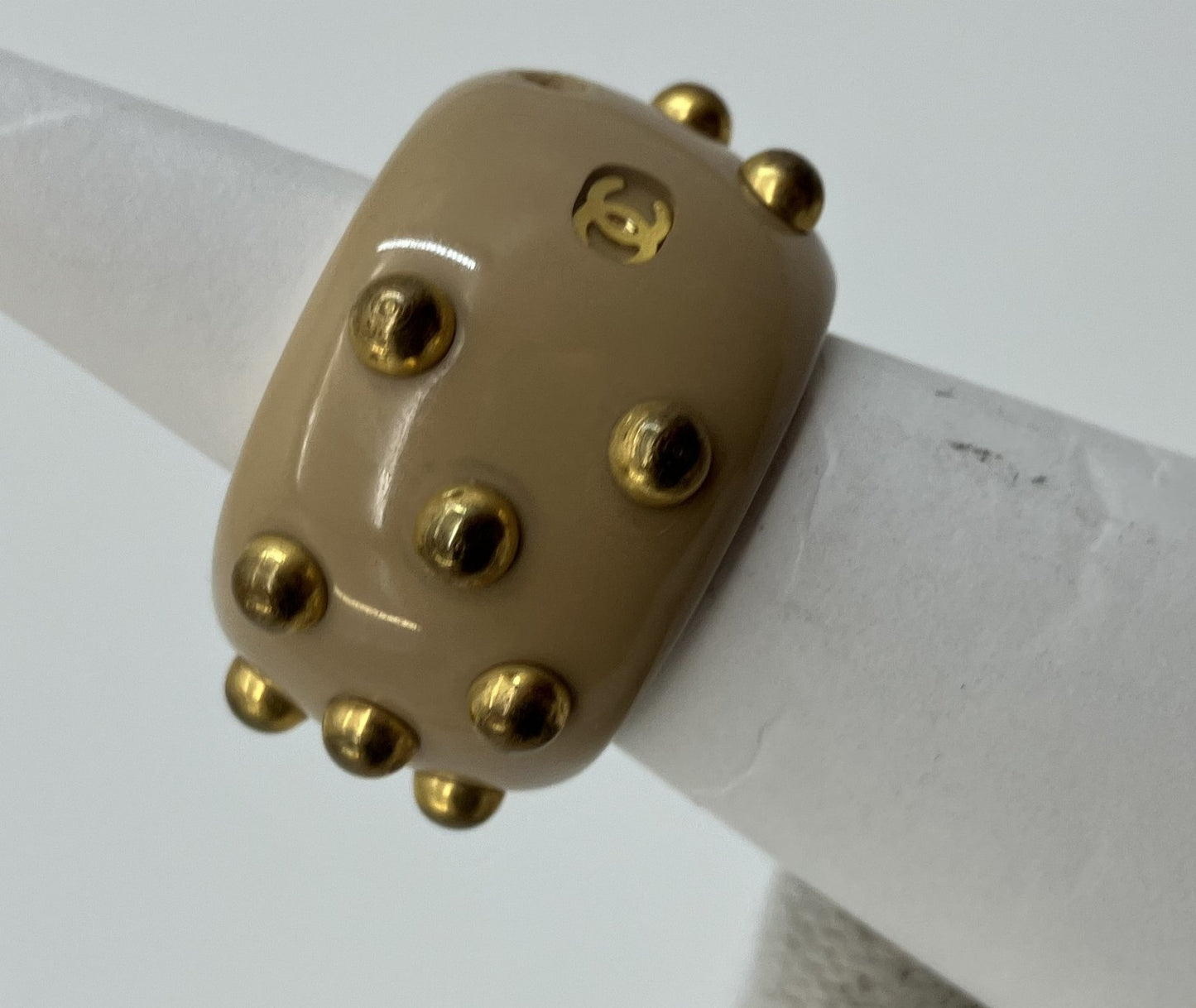 CHANEL Vintage Studded Beige Plastic Ring 窶・Size JP 12 / US 6.5 / EU 52 窶・Authentic Pre-owned