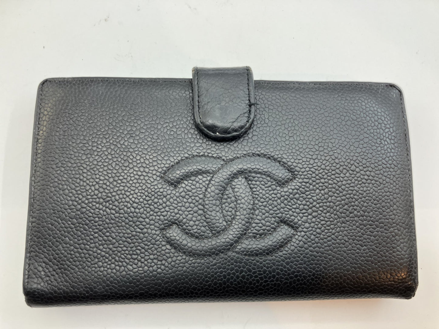CHANEL Black Caviar Bifold Wallet with Kiss-Lock Coin Purse | 6-Series Vintage (17.5 ﾃ・10 cm)
