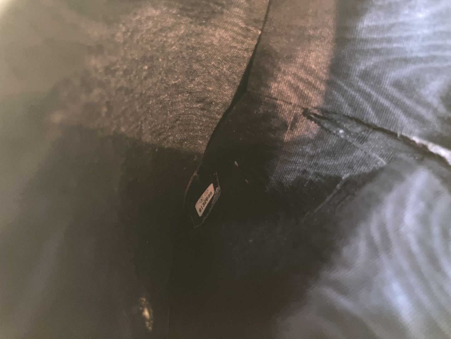 CHANEL Black Caviar Bifold Wallet with Kiss-Lock Coin Purse | 6-Series Vintage (17.5 ﾃ・10 cm)