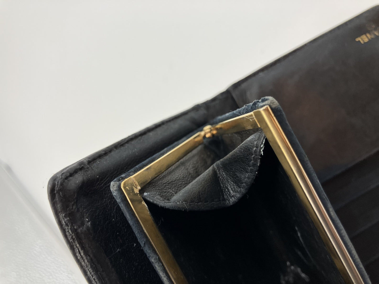 CHANEL Black Caviar Bifold Wallet with Kiss-Lock Coin Purse | 6-Series Vintage (17.5 ﾃ・10 cm)