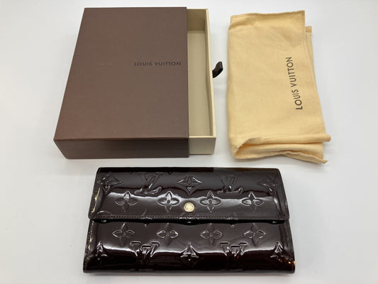 กระเป๋าสตางค์ยาว Louis Vuitton Vernis Portefeuille Sarah Amarante พร้อมกล่องและกระเป๋า จัดส่งฟรี 