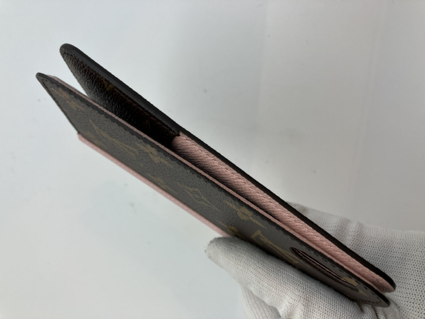 เคสสมาร์ทโฟน LOUIS VUITTON Monogram Folio M68686 iPhoneX/Xs Rose Ballerine พร้อมกล่องและกระเป๋า จัดส่งฟรี 