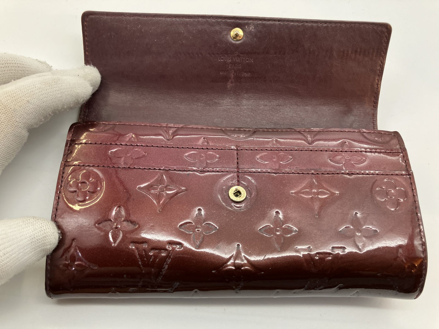 Louis Vuitton Vernis Portefeuille Sarah Amarante Long Wallet กล่อง กระเป๋า และอุปกรณ์รวมอยู่ด้วย จัดส่งฟรี 