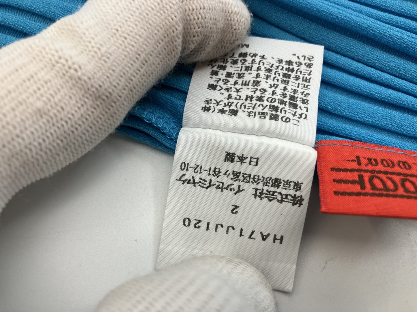 ISSEY MIYAKE Pleated pleats HAAT 67% Cupro, 27% Nylon, 6% Elastane Light blue