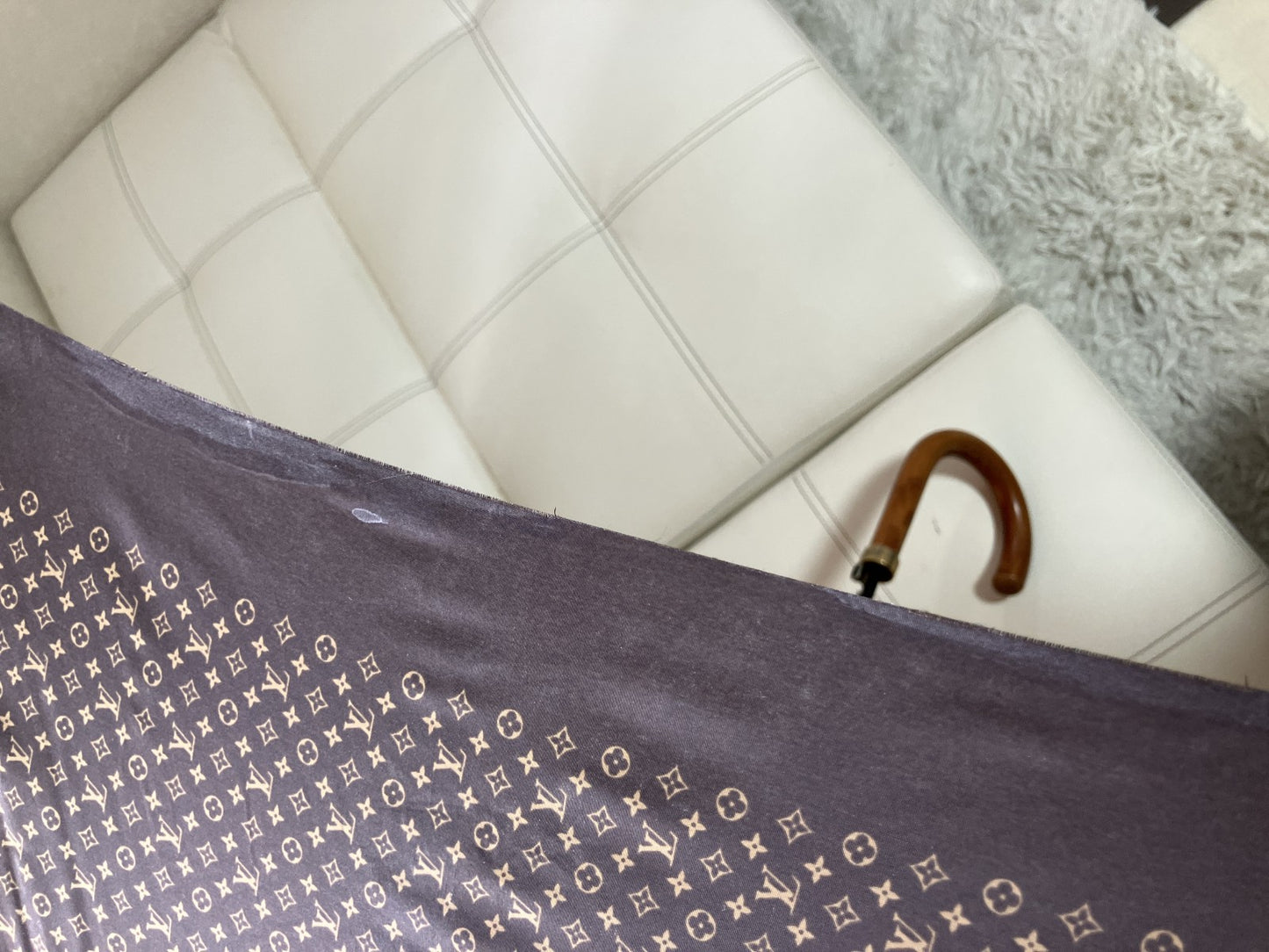 Louis Vuitton Monogram Long Umbrella, Wooden Handle, Made in France, Vintage Umbrella, Men's/Women's, Rain Umbrella, Brown, Louis Vuitton, Shows signs of use, but works well.