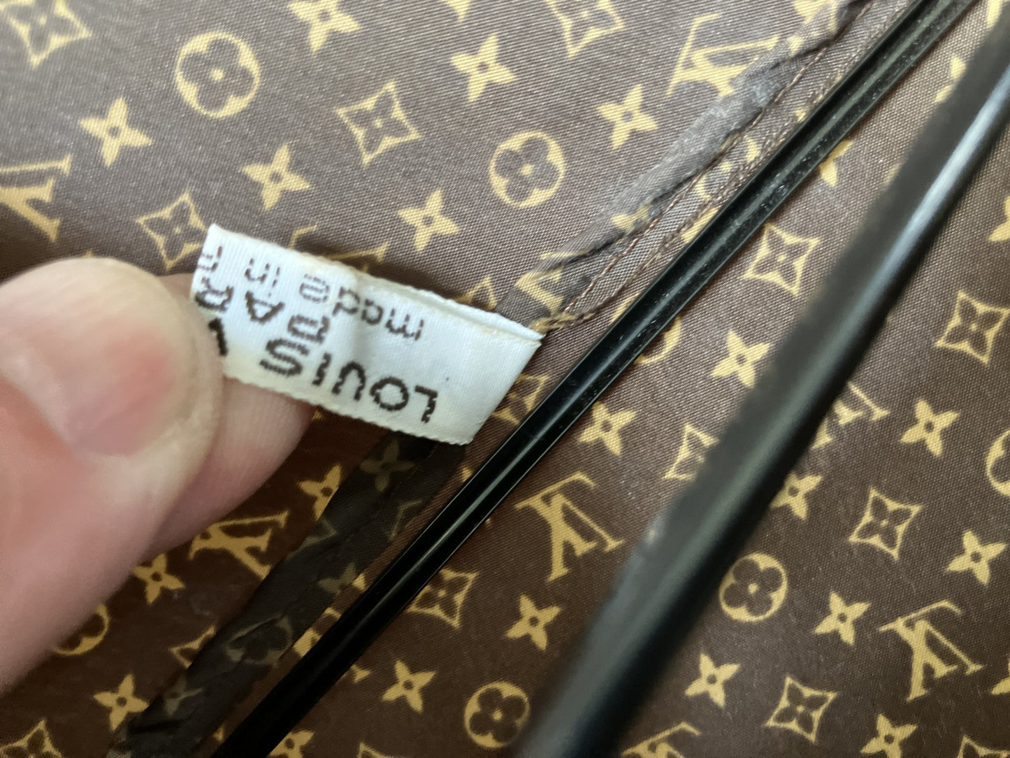Louis Vuitton Monogram Long Umbrella, Wooden Handle, Made in France, Vintage Umbrella, Men's/Women's, Rain Umbrella, Brown, Louis Vuitton, Shows signs of use, but works well.