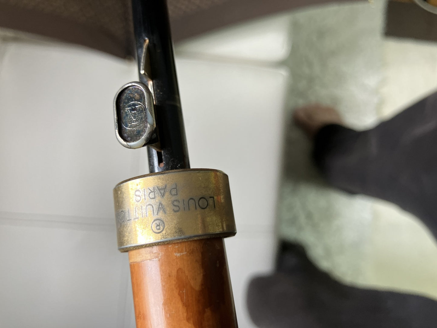 Louis Vuitton Monogram Long Umbrella, Wooden Handle, Made in France, Vintage Umbrella, Men's/Women's, Rain Umbrella, Brown, Louis Vuitton, Shows signs of use, but works well.