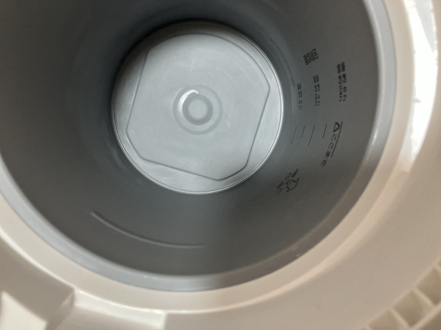 Zojirushi Steam Humidifier EE-RQ50, manufactured in 2020, includes box, cord, and instruction manual, Move Confirmed, and has been cleaned twice with citric acid.