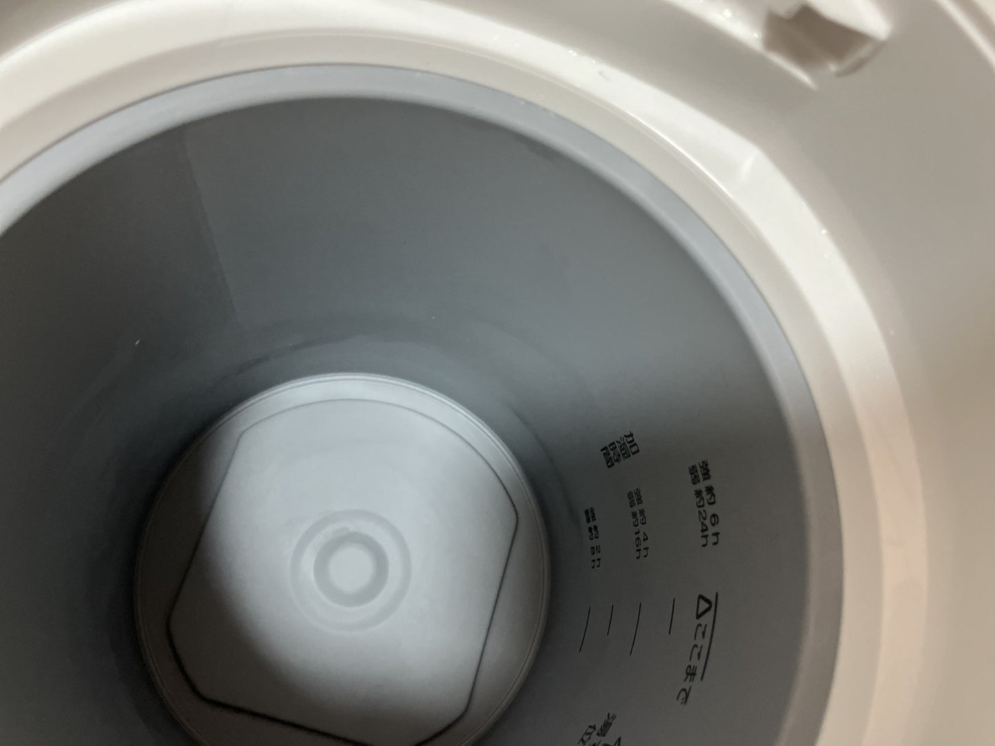 Zojirushi Steam Humidifier EE-RQ50, manufactured in 2020, includes box, cord, and instruction manual, Move Confirmed, and has been cleaned twice with citric acid.