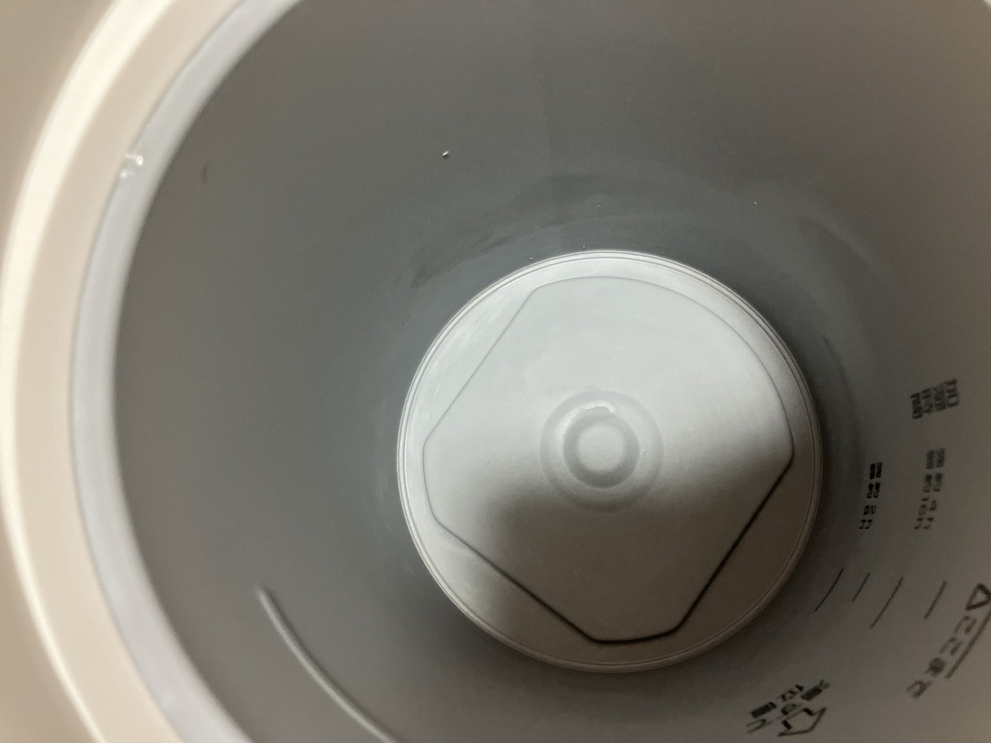 Zojirushi Steam Humidifier EE-RQ50, manufactured in 2020, includes box, cord, and instruction manual, Move Confirmed, and has been cleaned twice with citric acid.