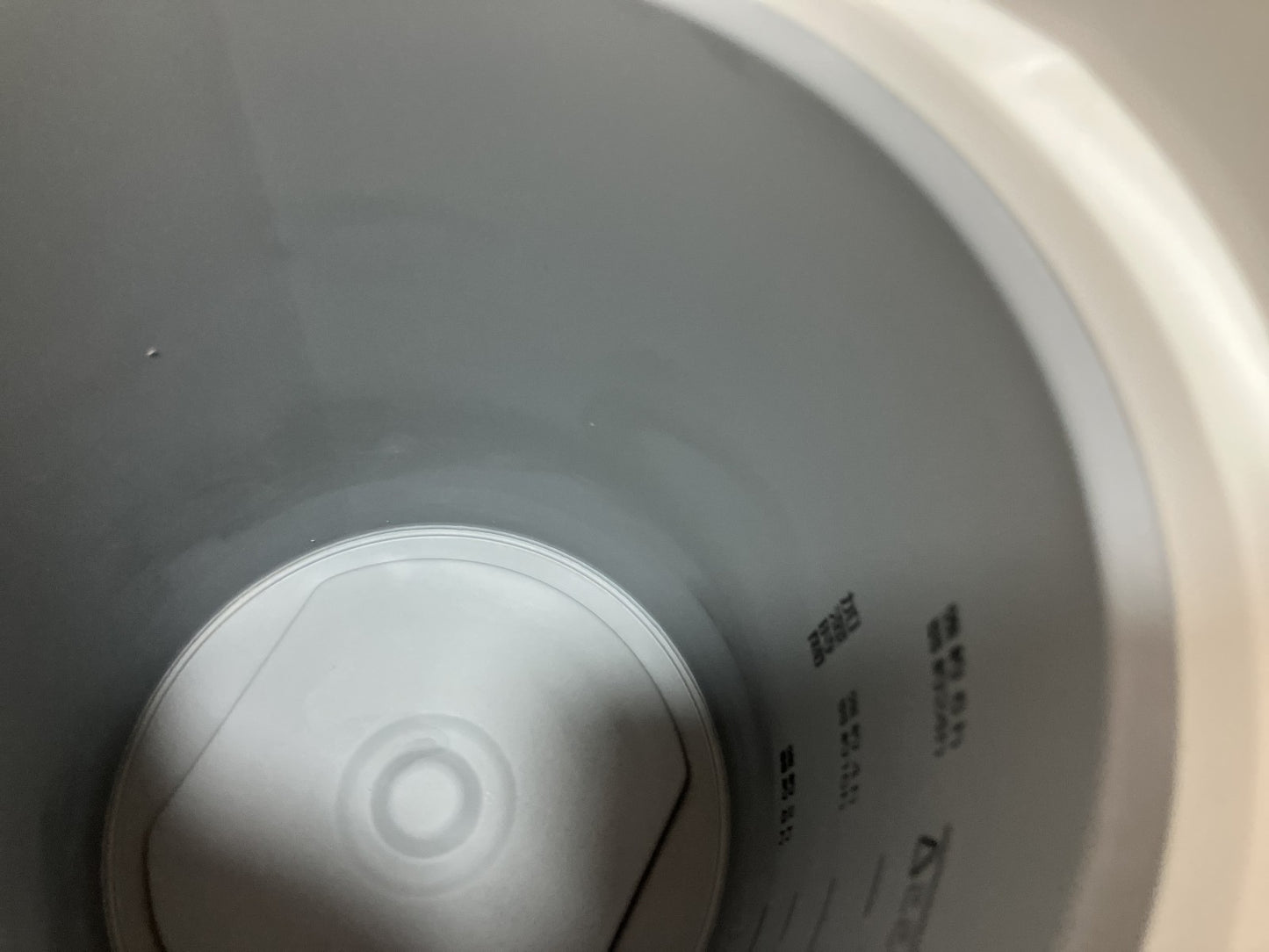 Zojirushi Steam Humidifier EE-RQ50, manufactured in 2020, includes box, cord, and instruction manual, Move Confirmed, and has been cleaned twice with citric acid.