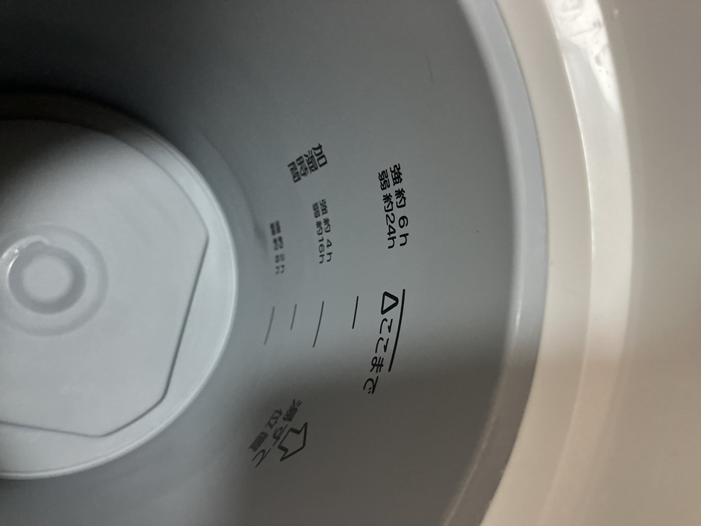 Zojirushi Steam Humidifier EE-RQ50, manufactured in 2020, includes box, cord, and instruction manual, Move Confirmed, and has been cleaned twice with citric acid.