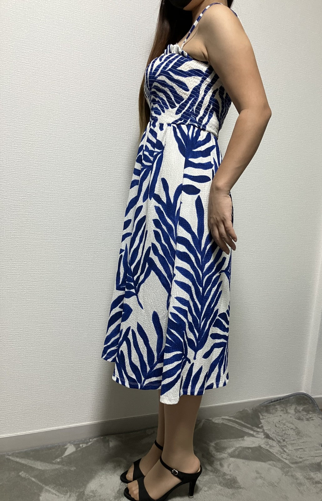 Wearing picture available笳・Blue x White Leaf Pattern Shirring Dress Free size S-M