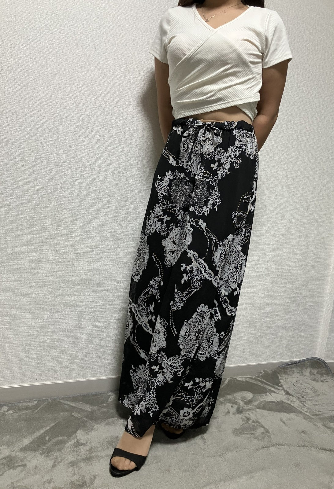 Wearing image included ◁EIvory crop top & lace pattern wide pants 2-piece set