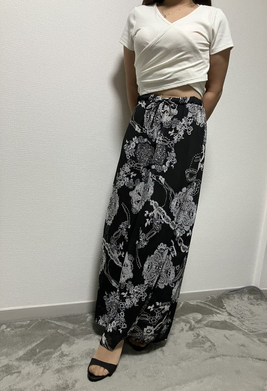 Wearing image included ◁EIvory crop top & lace pattern wide pants 2-piece set