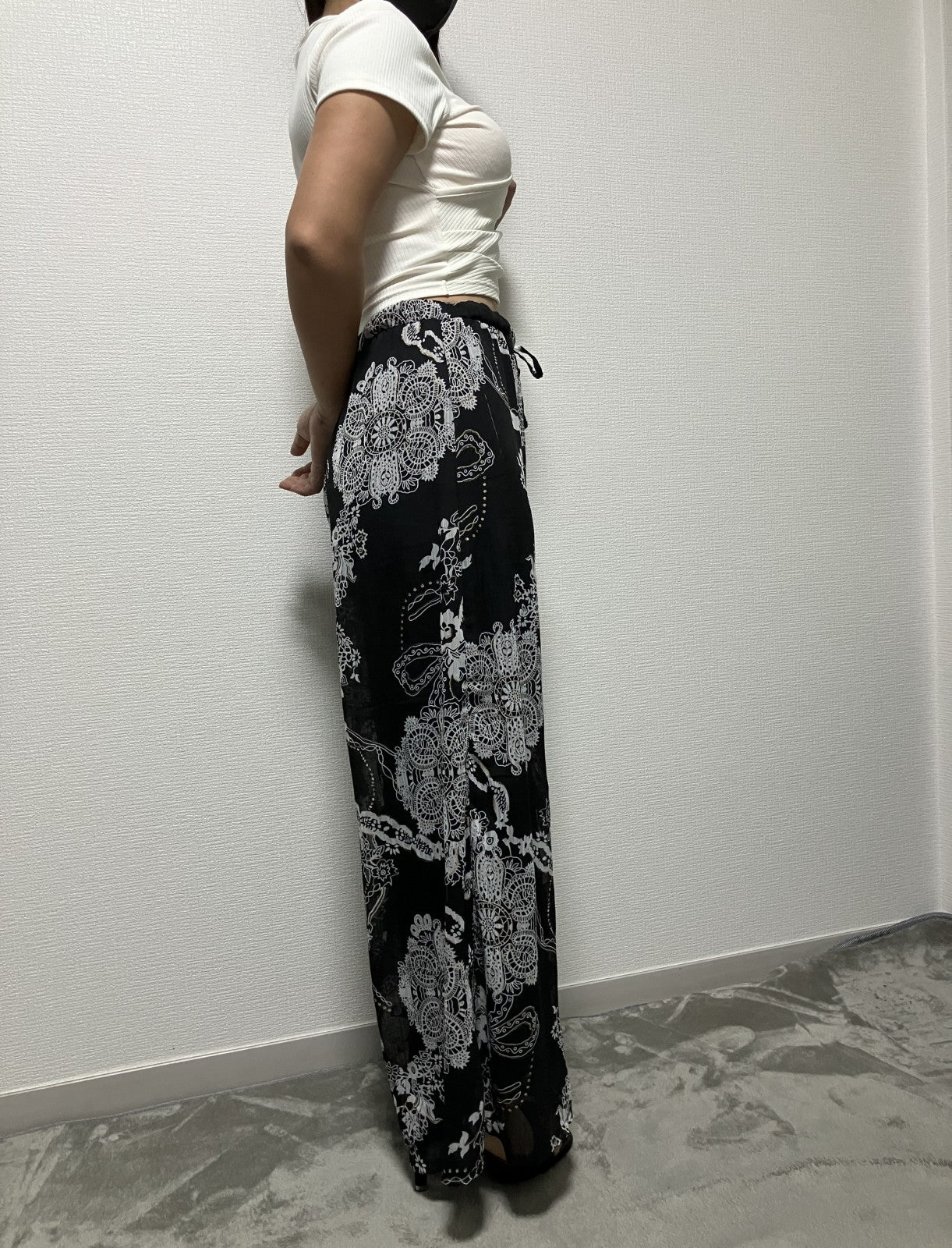 Wearing image included ◁EIvory crop top & lace pattern wide pants 2-piece set