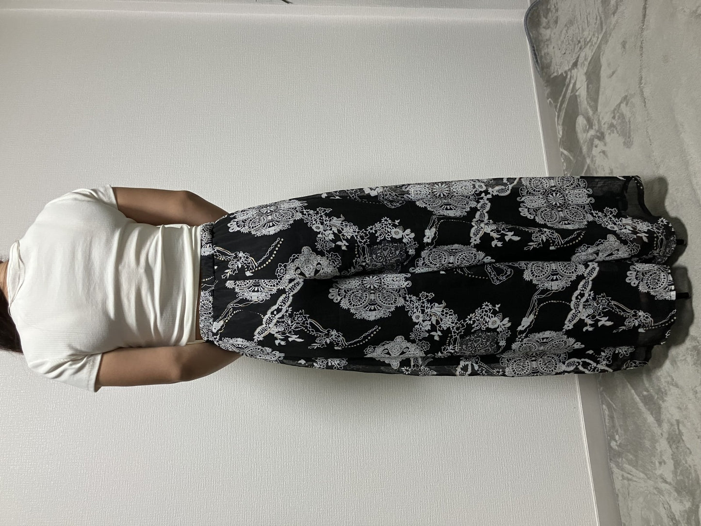 Wearing image included ◁EIvory crop top & lace pattern wide pants 2-piece set