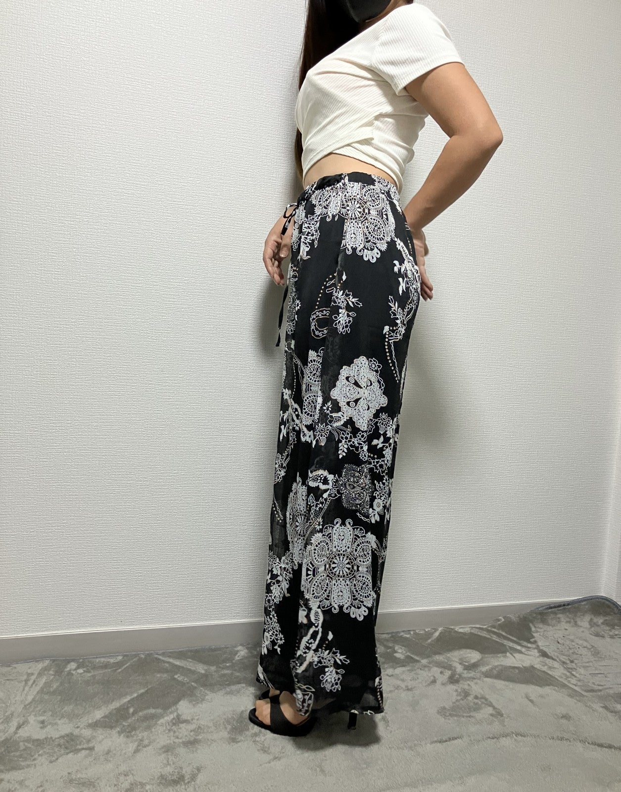 Wearing image included ◁EIvory crop top & lace pattern wide pants 2-piece set