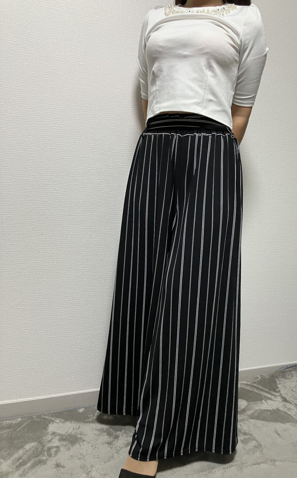 Stripe Pattern Wide Pants & Pearl Top Set Try-on Image Available