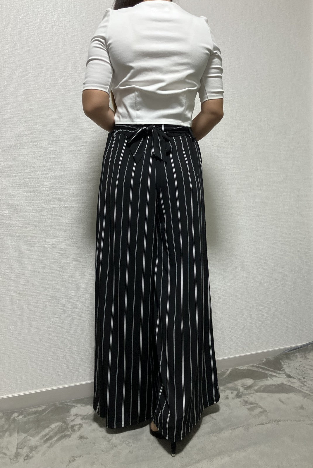 Stripe Pattern Wide Pants & Pearl Top Set Try-on Image Available
