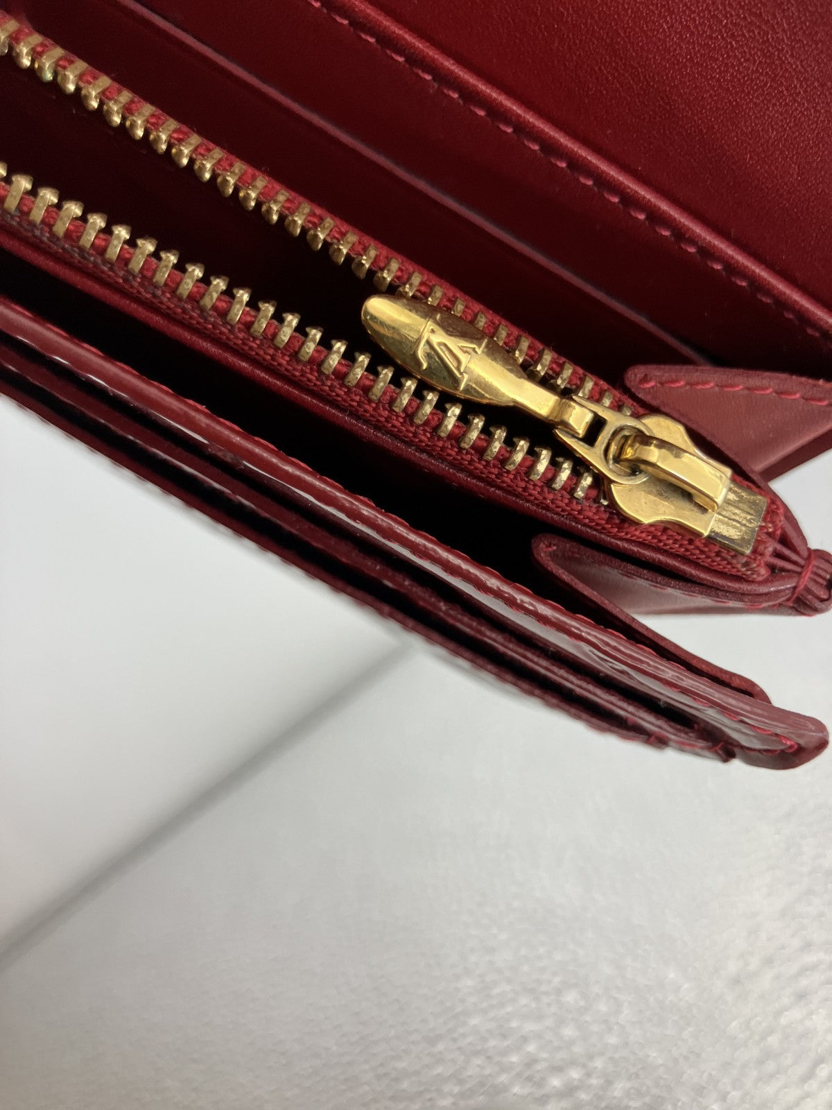 LOUIS VUITTON Monogram Vernis Portefeuille Sarah Long Wallet Red Patent Leather TS1162 Made in France