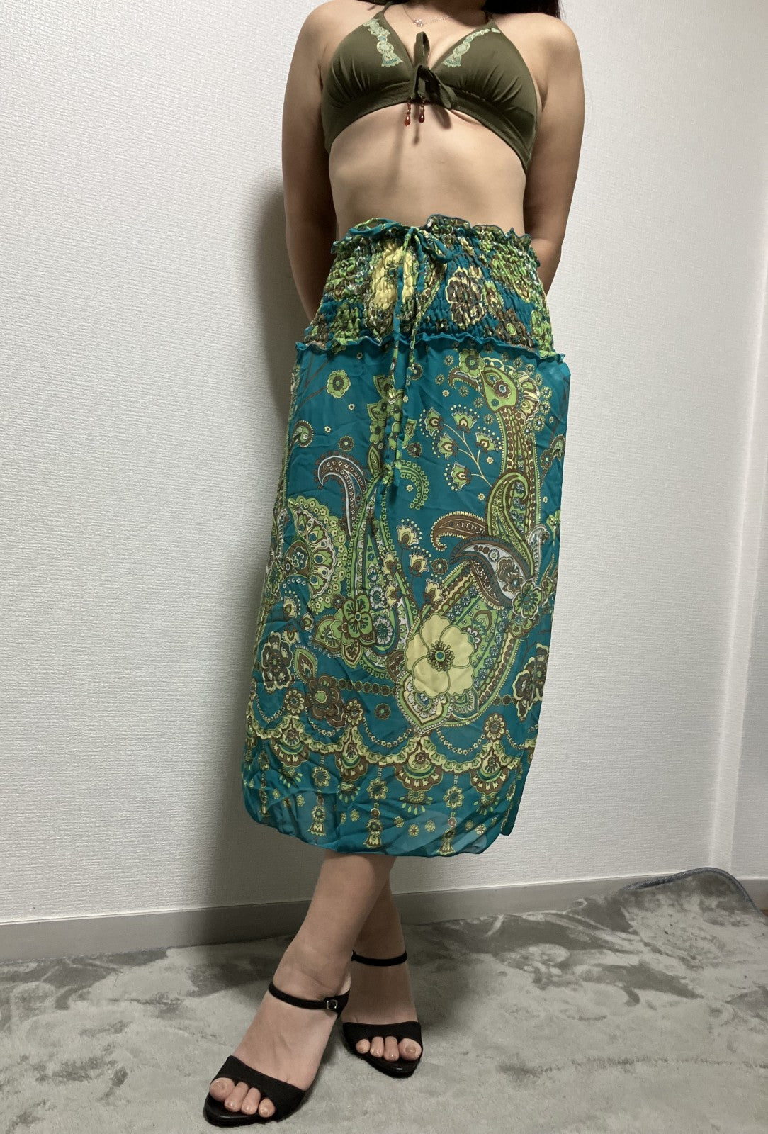 New swimsuit + skirt Green bikini - Size 11 (bust 86cm/hips 92-100cm) Skirt: waist 26cm/max 38cm Length 87cm