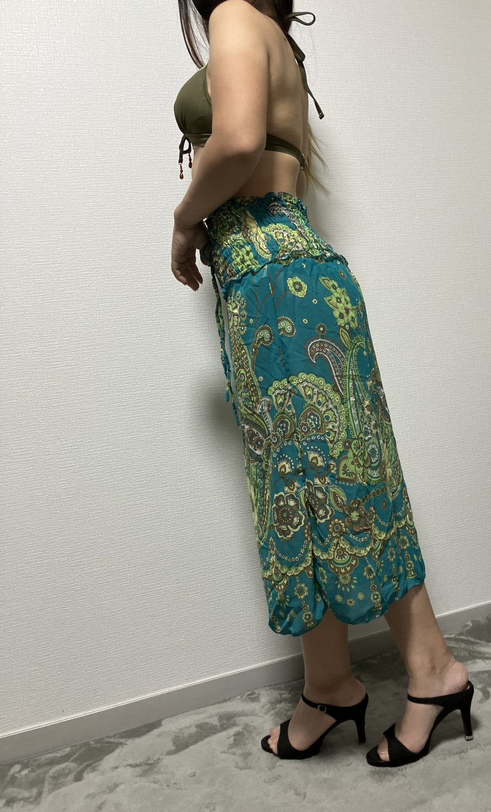 New swimsuit + skirt Green bikini - Size 11 (bust 86cm/hips 92-100cm) Skirt: waist 26cm/max 38cm Length 87cm