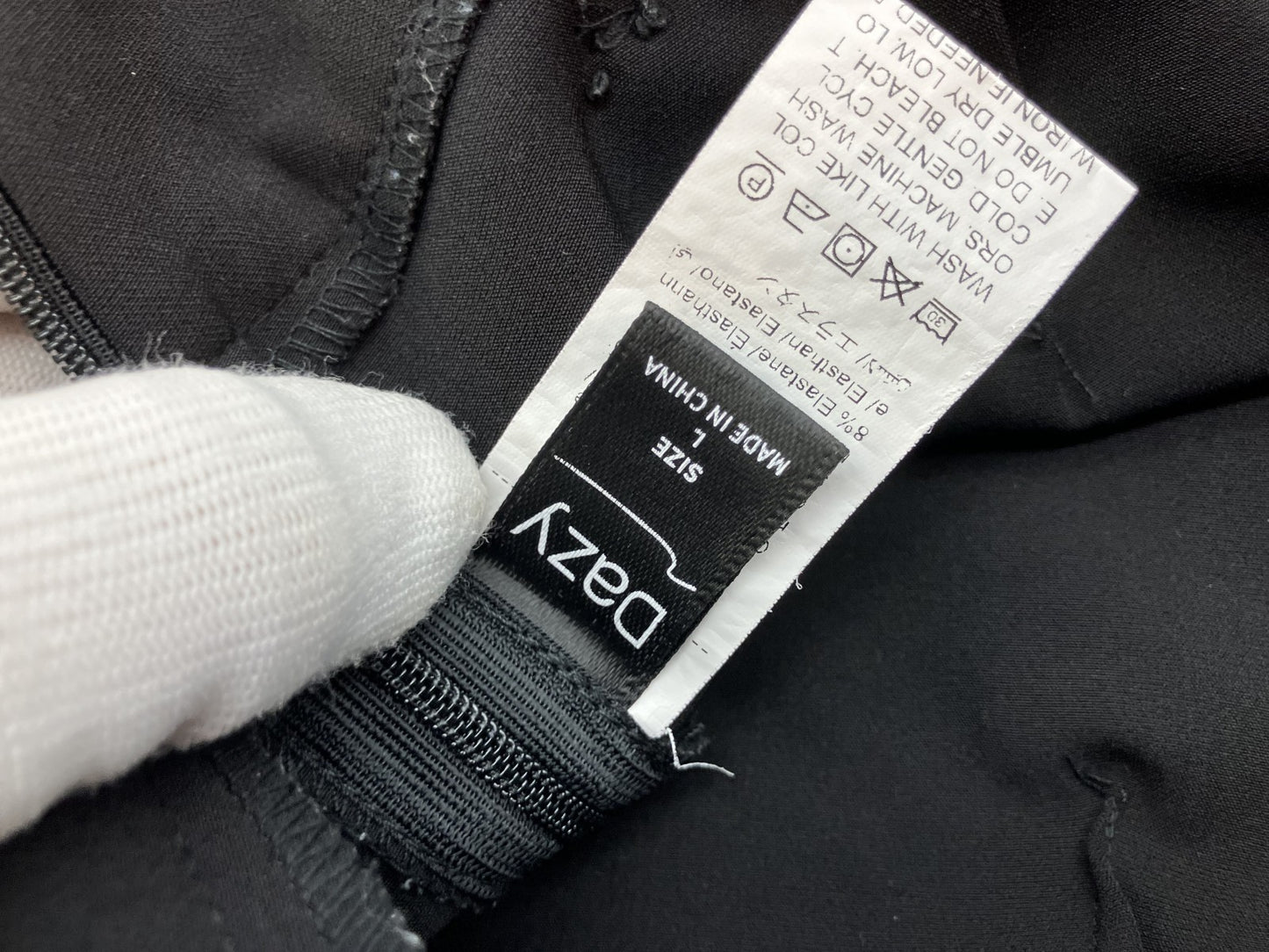 [Good condition / Model wearing image included] Cropped T-shirt & wrap-style skirt pants set / Short-sleeved bejeweled top + short-pants-style skirt / Korean-style outfit /