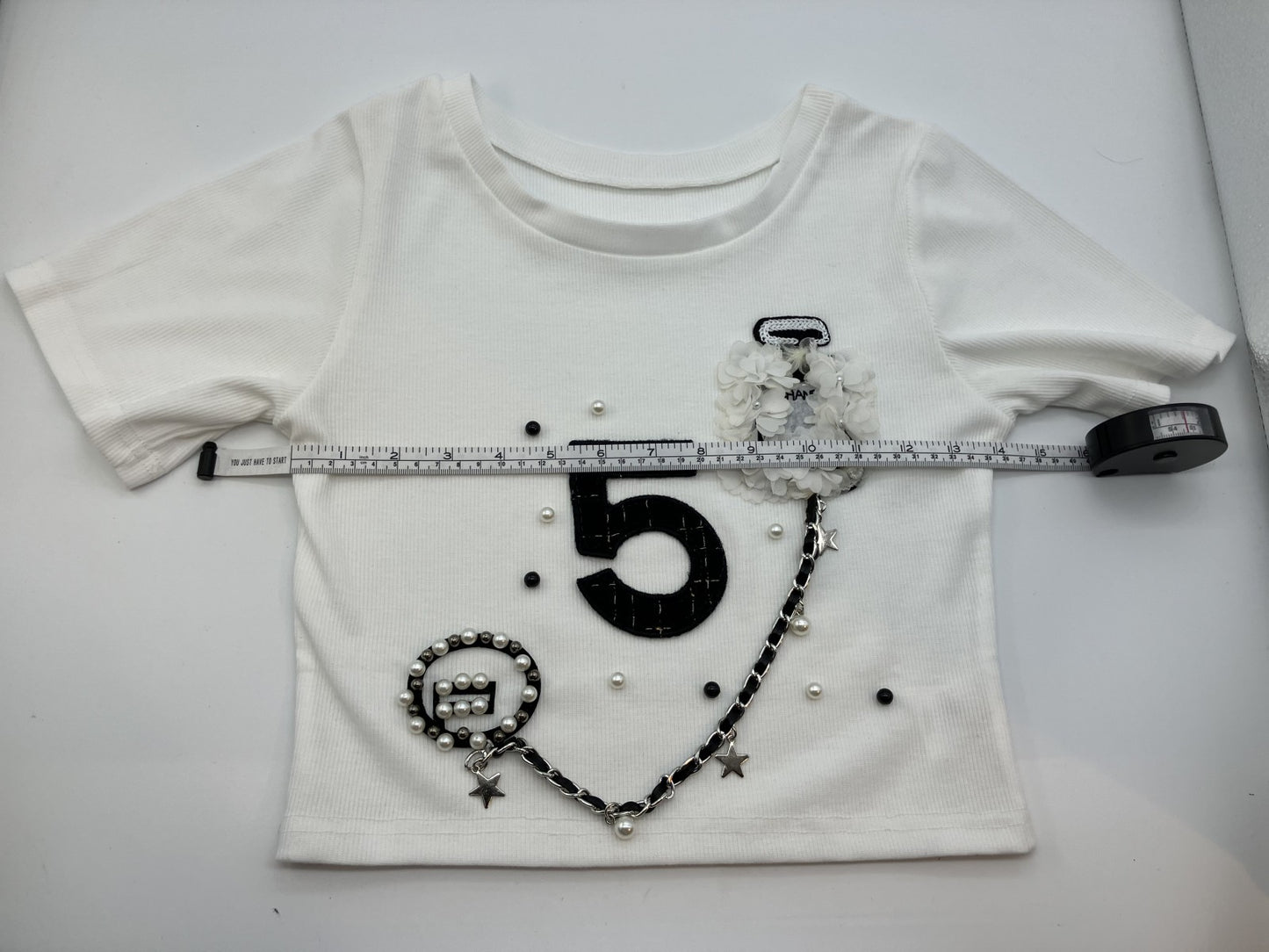 [Good condition / Model wearing image included] Cropped T-shirt & wrap-style skirt pants set / Short-sleeved bejeweled top + short-pants-style skirt / Korean-style outfit /