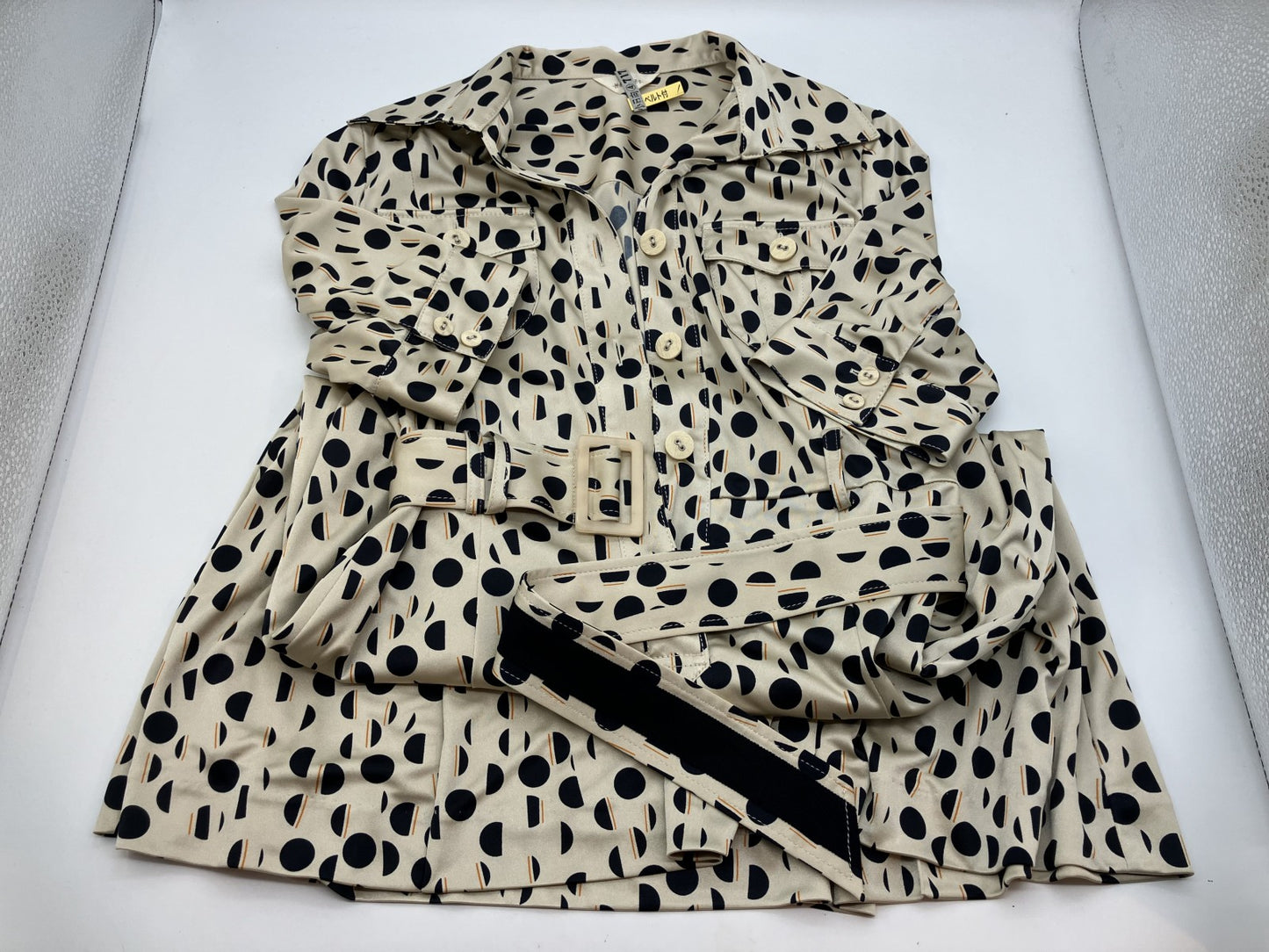 [Wearing picture included] Beige x Navy Dot Pattern Shirt Dress with Belt, Size M