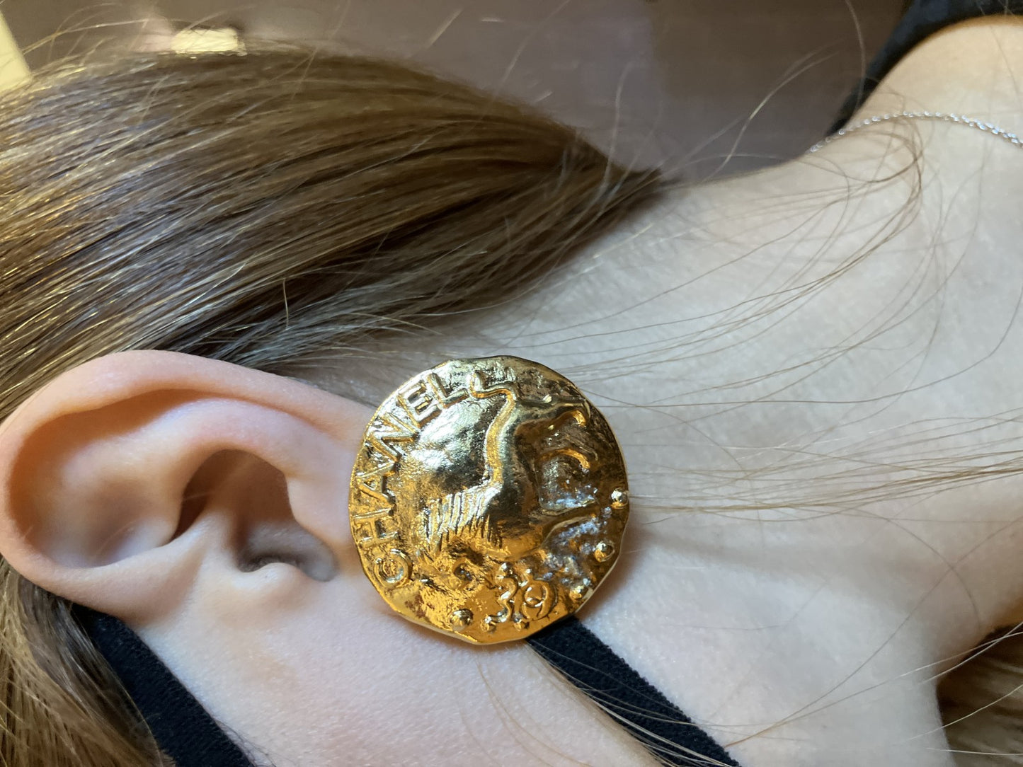 CHANEL 93A Lion Motif Clip Earring Gold Large 3.7cm Single Vintage