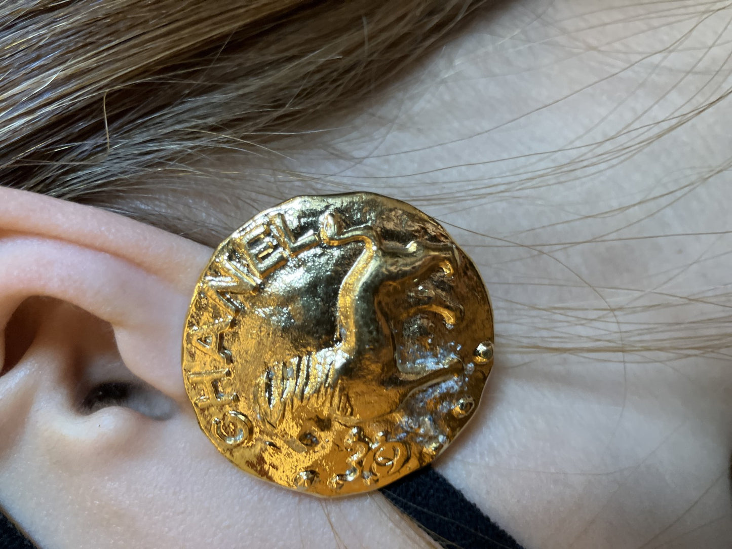 CHANEL 93A Lion Motif Clip Earring Gold Large 3.7cm Single Vintage