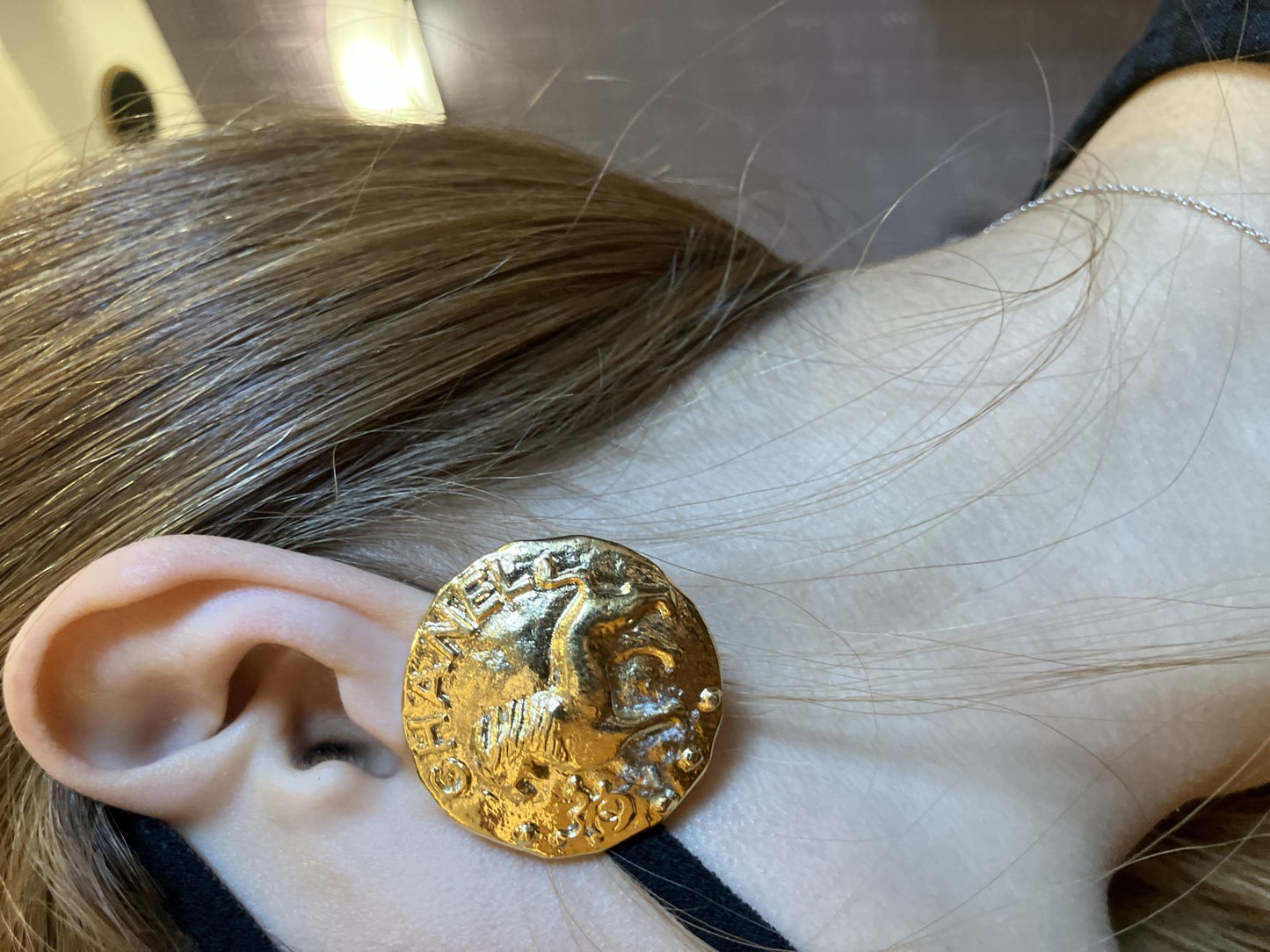 CHANEL 93A Lion Motif Clip Earring Gold Large 3.7cm Single Vintage