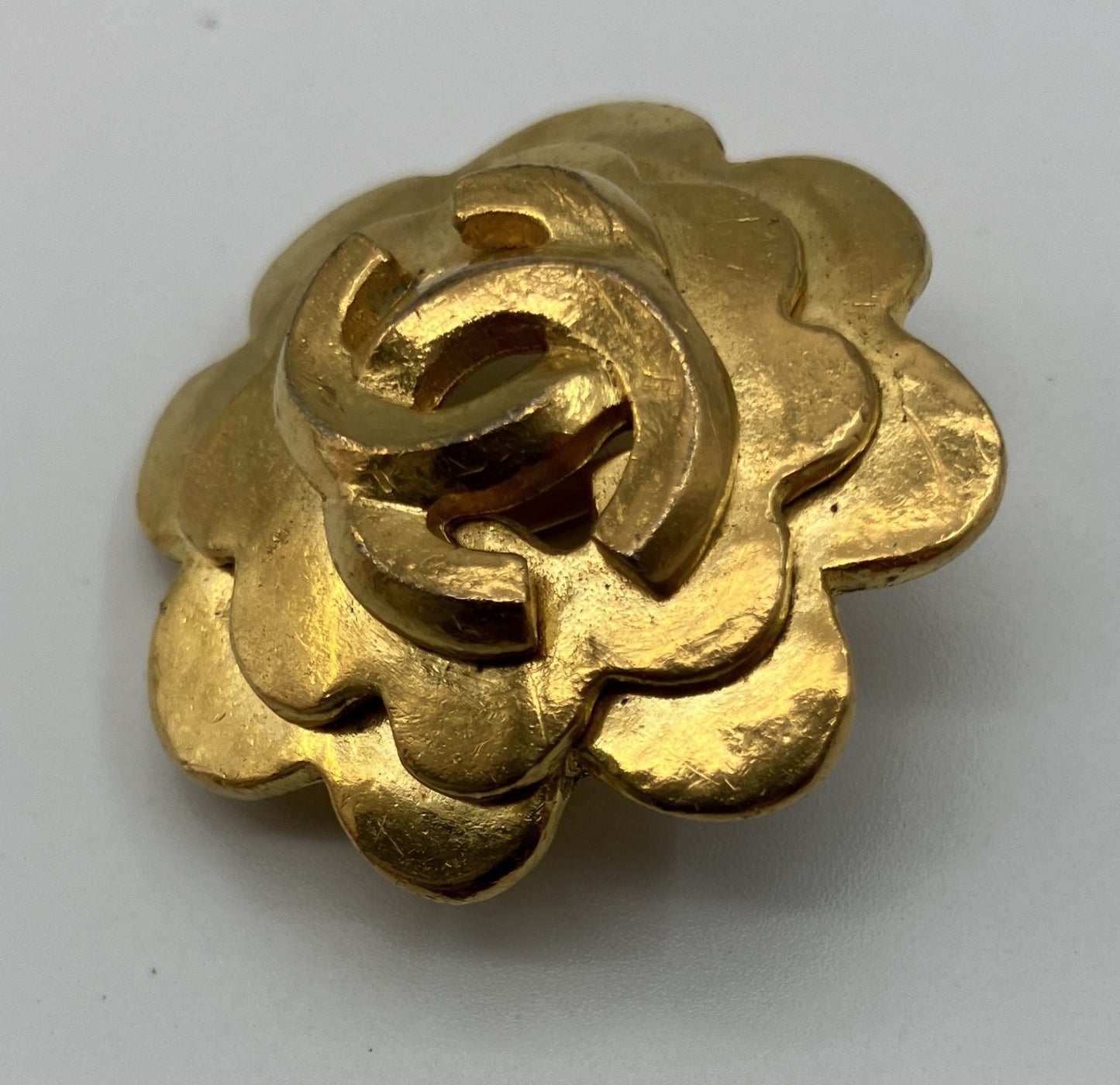 CHANEL 96P Camellia CC Gold-Tone Clip-On Earring Single 3cm Vintage