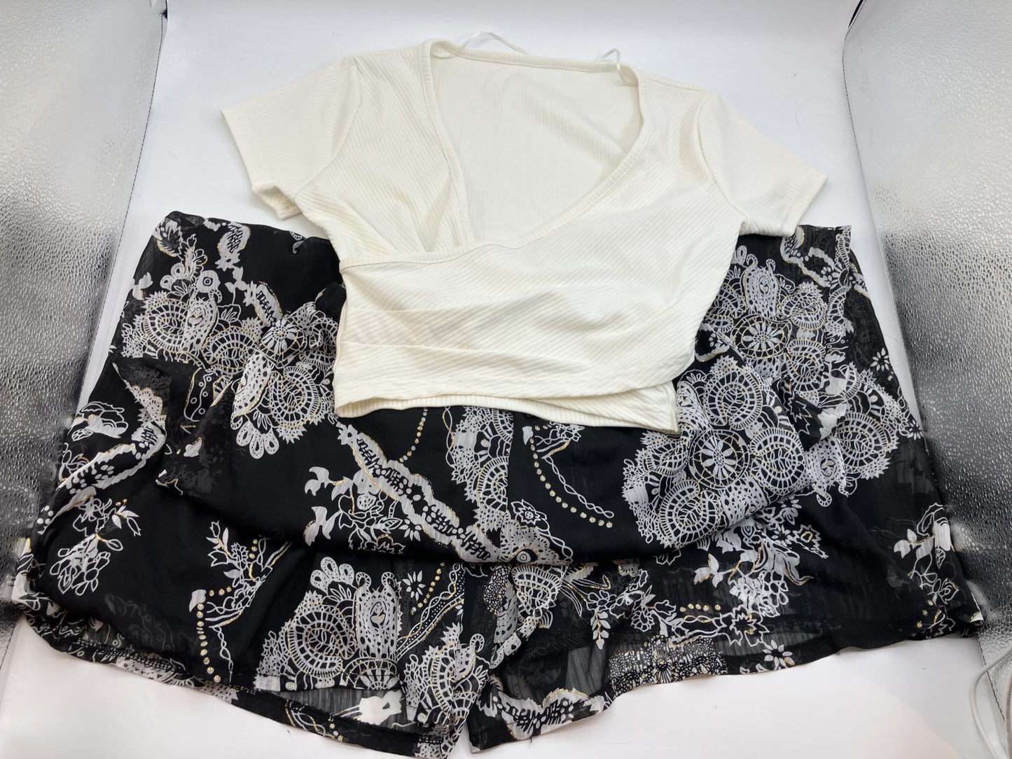 Wearing image included ◁EIvory crop top & lace pattern wide pants 2-piece set