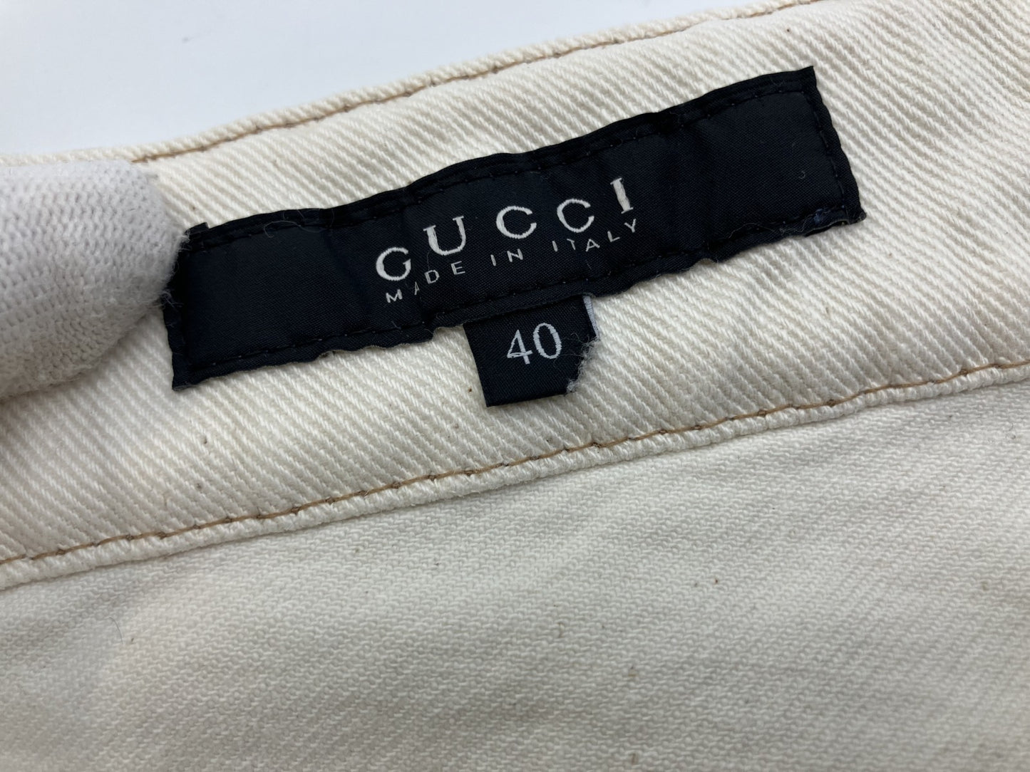 กางเกงยีนส์ GUCCI สีขาว ไซส์ 40 (เอว: 40ซม.) (เป้า: 70ซม.) (สะโพก: 45ซม.) (ต้นขา: 26ซม.) (วงแขน: 17ซม.) จัดส่งฟรี 