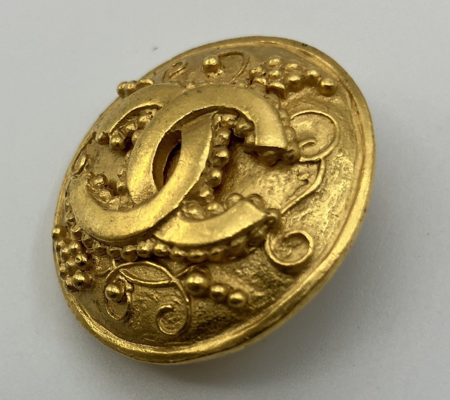 CHANEL 96A Gold-Tone CC Clip-On Earring Single Round Vintage France