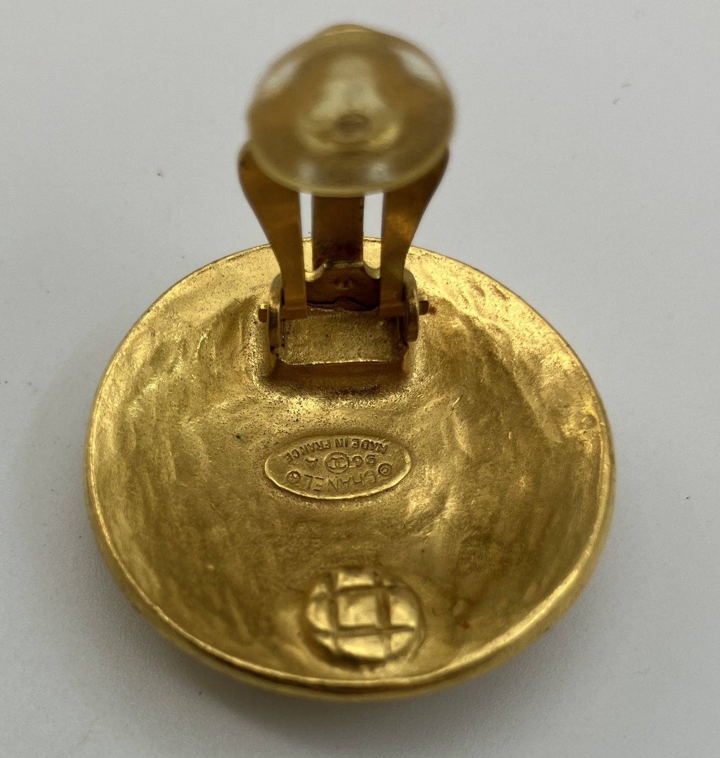 CHANEL 96A Gold-Tone CC Clip-On Earring Single Round Vintage France