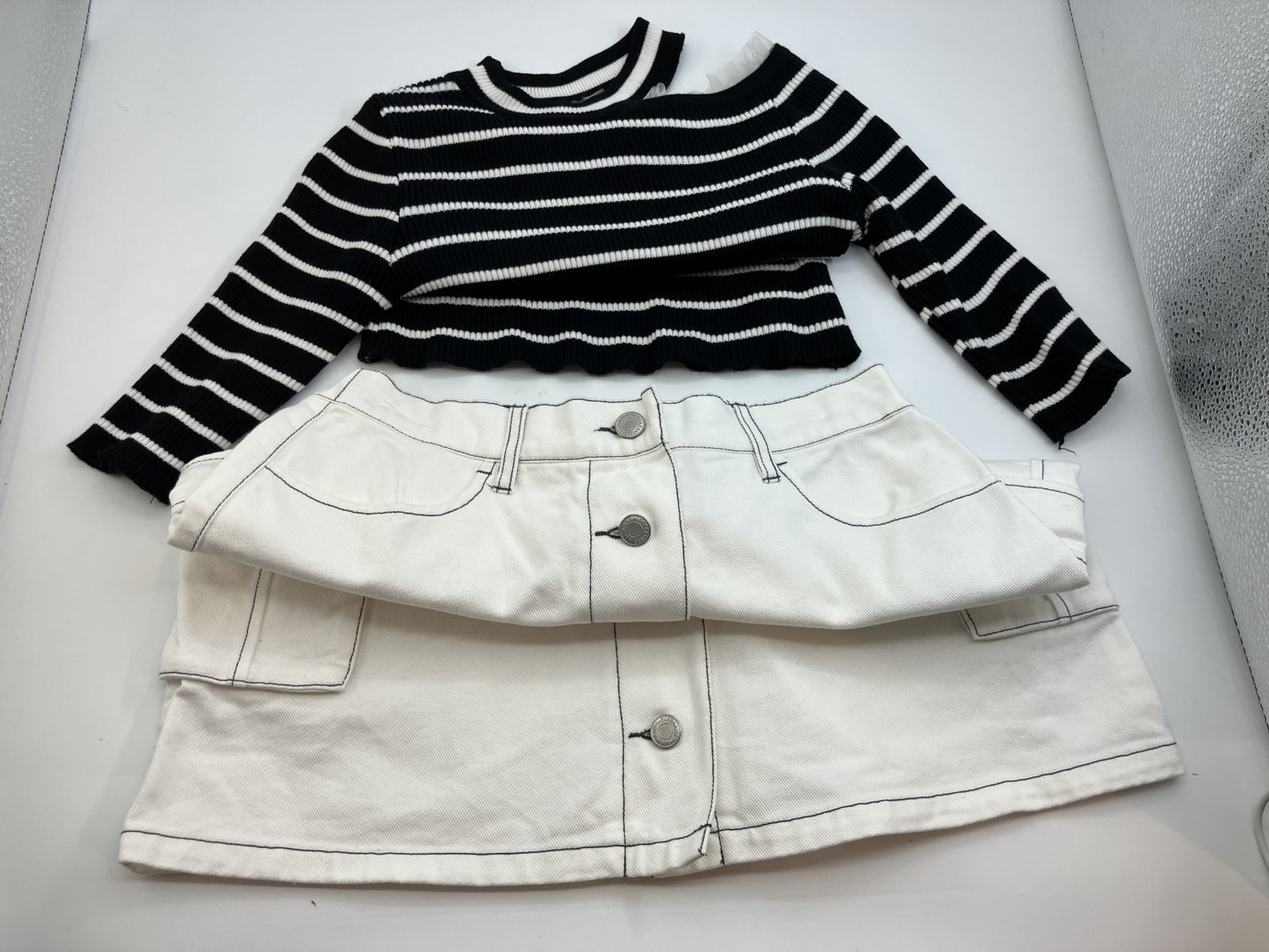 Striped top x white denim skirt set / Short sleeve knit & front button trapezoid skirt / Medium size /