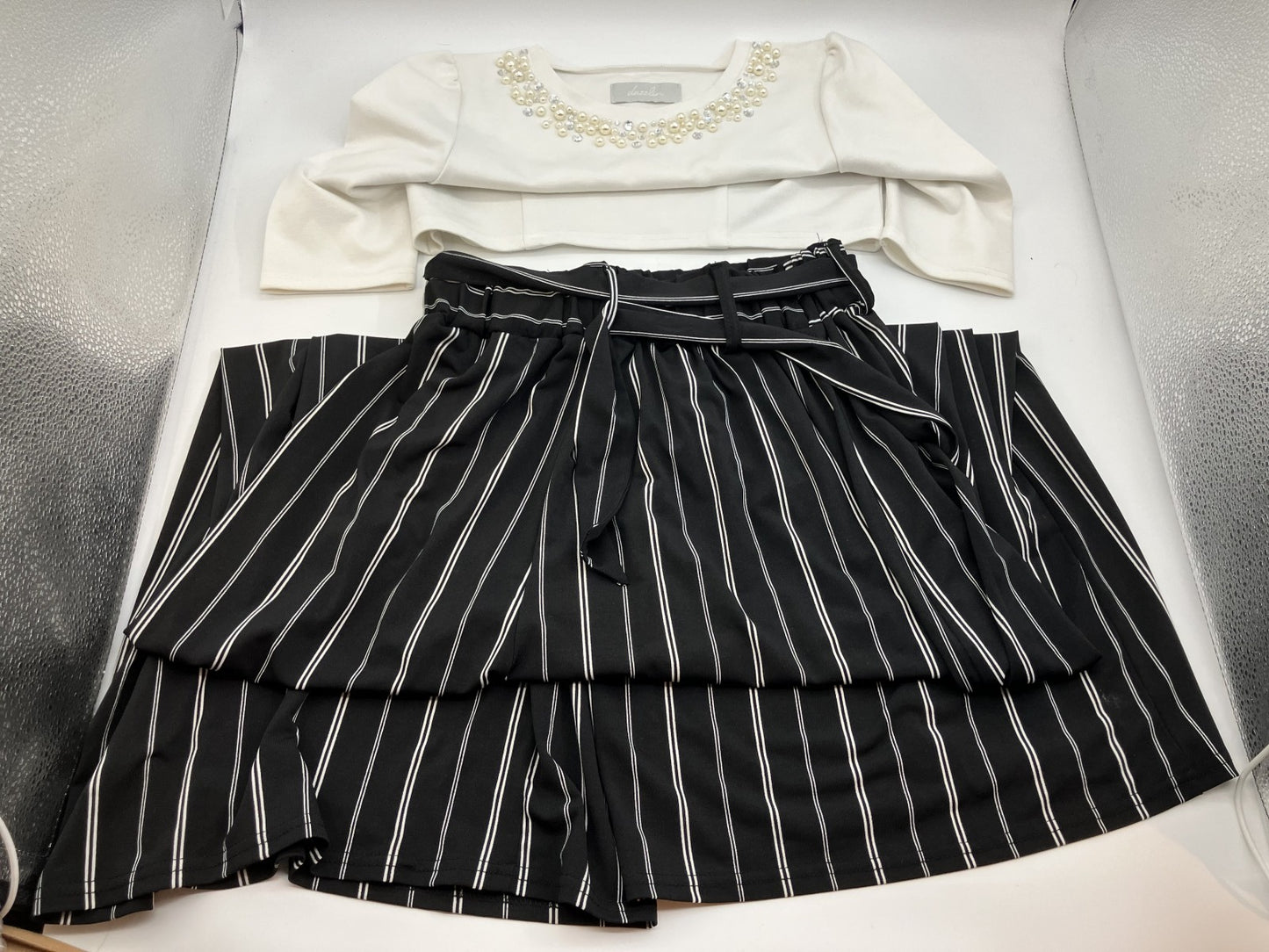 Stripe Pattern Wide Pants & Pearl Top Set Try-on Image Available