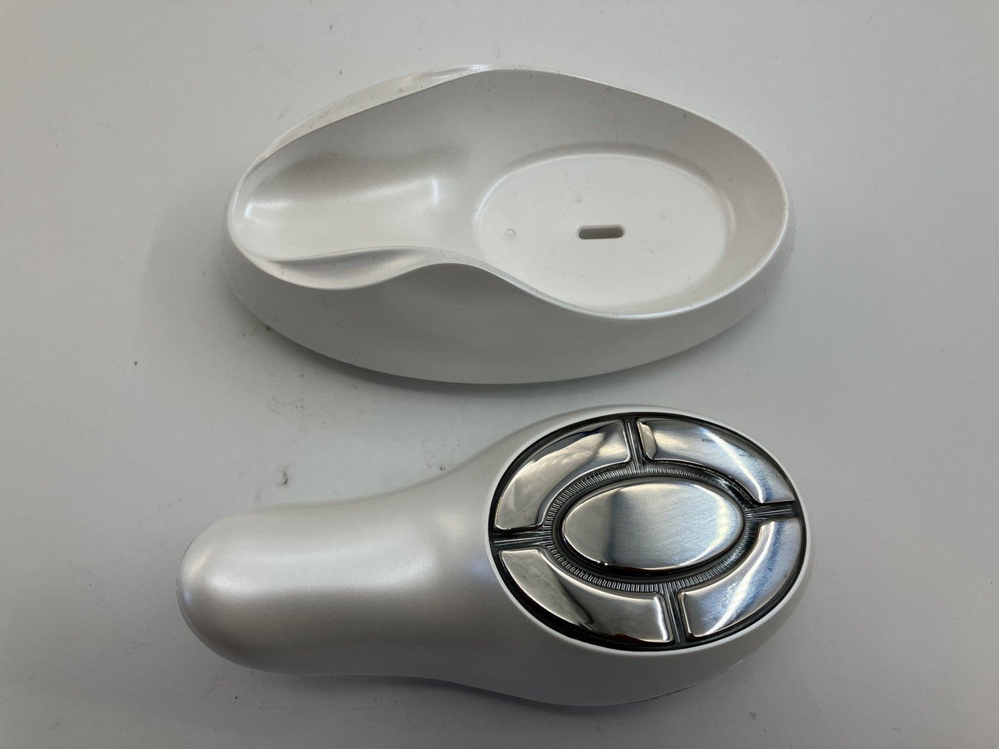 ME Lavon Facial Beauty Device Box and cord included Produced by IKKO