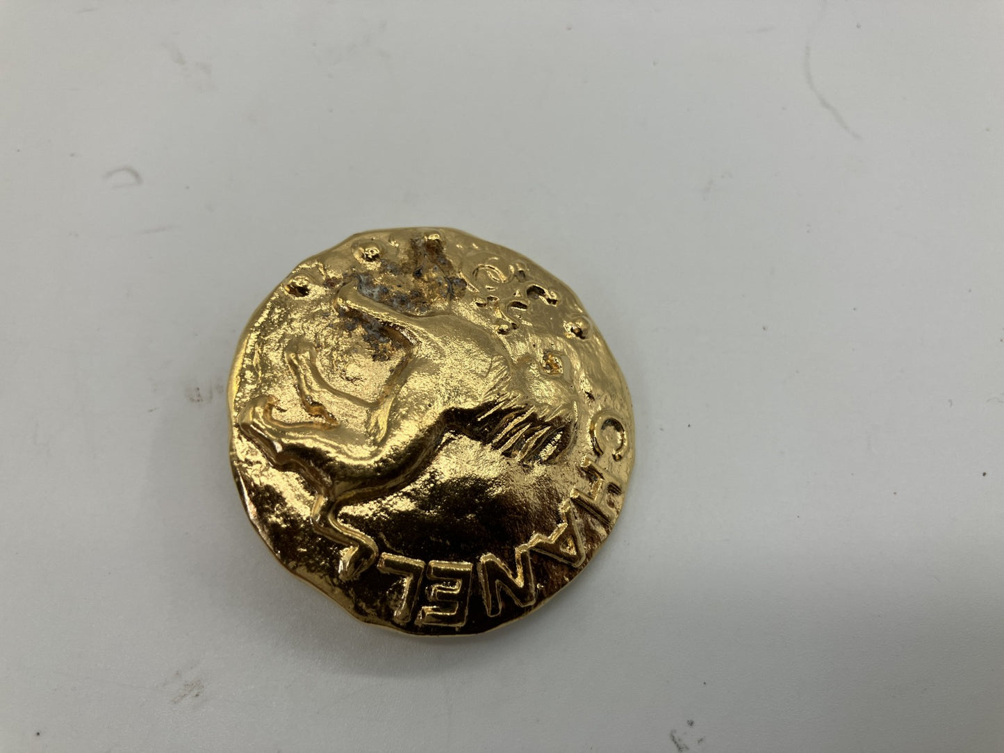 CHANEL 93A Lion Motif Clip Earring Gold Large 3.7cm Single Vintage