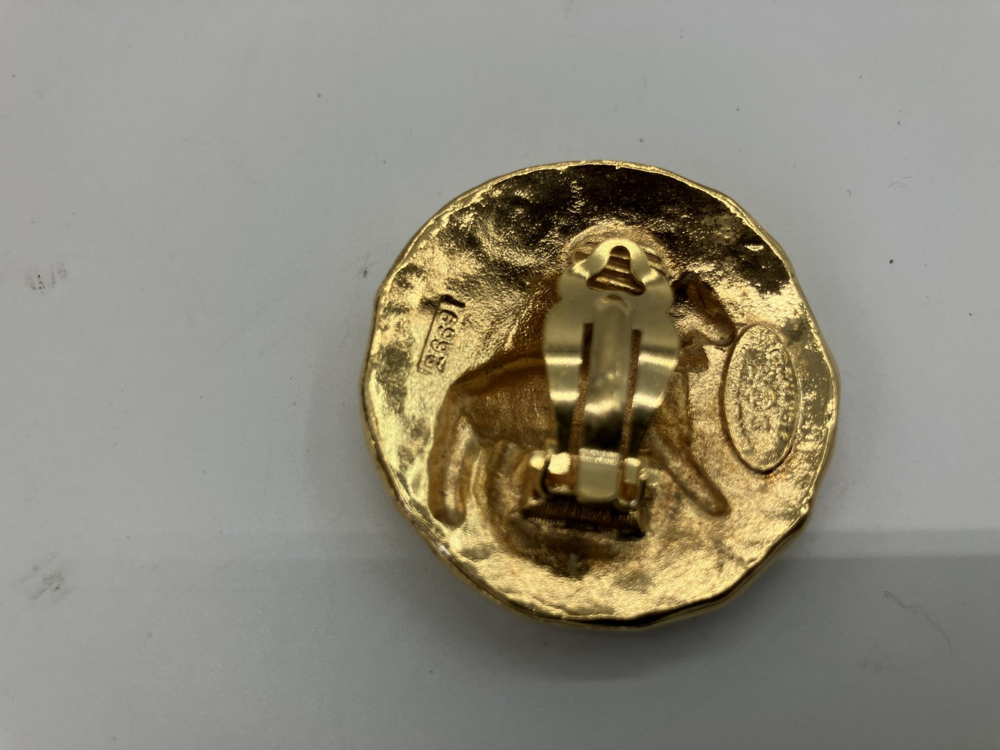 CHANEL 93A Lion Motif Clip Earring Gold Large 3.7cm Single Vintage